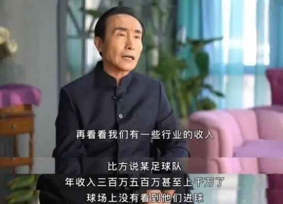 本世纪爱最多的情人节 仪式感拉满甜蜜告白“不要忘记我爱你”与预告一同发布的海报中，娜扎与刘以豪头靠头相视而笑，甜蜜气息扑面而来